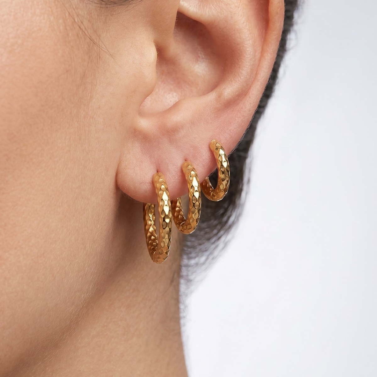 Hammered huggie hoops, photo 3